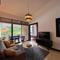CR MARIPOSA RENTALS Mountain view near pool, hotel em Santa Ana