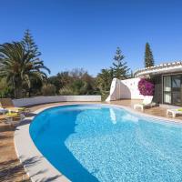 Casa Ryder - Short walk from Praia da Marinha, Hotel in Lagoa
