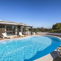 Casa Ryder - Short walk from Praia da Marinha, Hotel in Lagoa