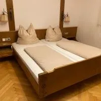 Restaurant Pizzeria & Fremdenzimmer Laquila zum Adler,位于萨拉齐的酒店