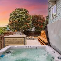 1 block to beach, Private Hot Tub, Fire Pit and BBQ, отель в городе El Granada