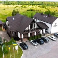 Royal Wood Hotel、Rokytneのホテル