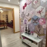 apartamento de tres dormitorios con garaje y todos los servicios cerca, hótel í Burgos