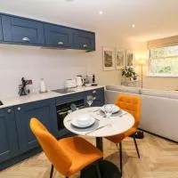 28 Rock Mill Holiday Apartments, хотел в Ийм