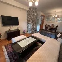Two luxury bedroom apartment D&V, отель в городе Берово