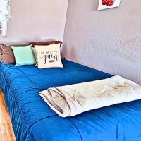 Unique Mod Tiny Home Remolded Choctaw Casino Pet Ok by Vacation Your Way, hotel poblíž Cox Field - PRX, Grant