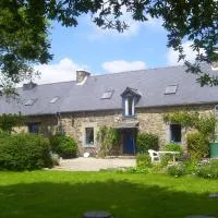 Le Boterff Gites et Camping: Saint-Mayeux şehrinde bir otel