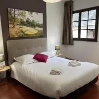 Chambre d'Hôtel Les Trois Lys، فندق في آزاي-لو-ريدو