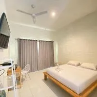 Pasir Putih resort & Cafe, hotel i Maluk