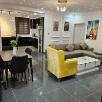 The 8 Luxury Apartments, hotel en Accra