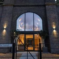 The Tunnel at Bridge Lake Farm and Fishery, hotel a Banbury