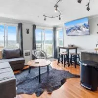 ML194 1st Floor No Elevator Great Views Deck WiFi, готель у місті Сноушу