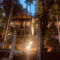 SR Villa - Serenity by riverside, hotel en Meppādi