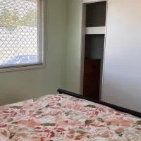 Double Rooms exit24 on M1, hotel v destinaci Slacks Creek
