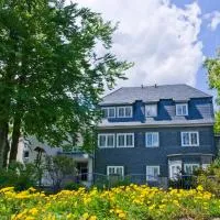 Hotel Haus Oberland, hotel di Masserberg