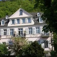 Romantisches Hotel zur Post, hotelli kohteessa Brodenbach