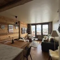 MyHome - L'Absinthe Bleue - Appartement 4-6 personnes neuf 4 étoiles - balcon sud- ski aux pieds - Tignes Val Claret, hotel v mestu Tignes