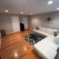 Premium Private Suite with Parking and Workspace, hotel v destinácii South Windsor