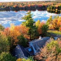 Tranquil Waterside by AvantStay Lakefront Dock Game Room Views, Hotel in der Nähe vom Flughafen Pocono Mountains Municipal Airport - MPO, Pocono Summit