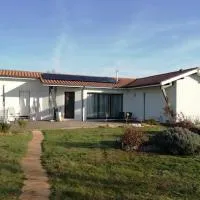Chambre No1 Lit double: Saint-Julien-en-Born şehrinde bir otel