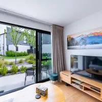 Relaxing retreat by the river, hotel en Albert Town