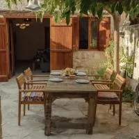 The Yard Traditional Residence, hotel v mestu Vasa Kilaniou