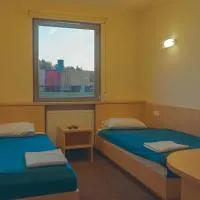 Hotel A4 Młyński Staw Autostarada A4 Opole، فندق في Rzędziwciowice