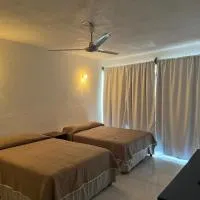 Habitación 18 a unos pasos de la playa Las Brisas, hotel en Manzanillo