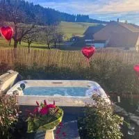 Love room romantique avec jardin et Jacuzzi, hotel u gradu 'Prez-vers-Siviriez'