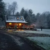 Cozy Cabin By the Slopes, hotel en McHenry
