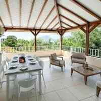 Bel appartement duplex T4 Laboté, vue mer, a 600m de la plage de Diamant, hotel di Le Diamant