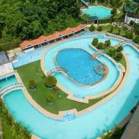 Hidden Valley Mountain and Wavepool Resort, hotel v destinácii Pinamungahan