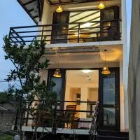Surf edge villa, hotel sa Mawella