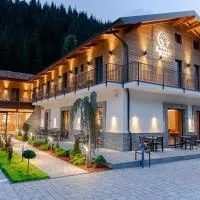 Hotel INA، فندق في بورشا