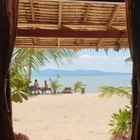 On the Beach Bungalows, готель у місті Ban Nua