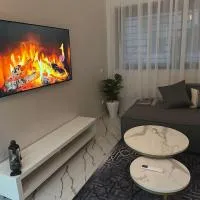 Magnificent Cozy New Luxury Condo in Prime Casablanca Location, Hotel in Les Camps