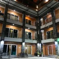B and B Hotel: Ranong şehrinde bir otel