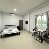 LikeHome สมุทรสาคร ปากทางแพ้ว, hotel din Ban Khlong Su