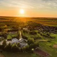 Piktupės slėnis, hotel Piktupėnai városában