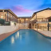 Capturing Breathtaking Retreat!, hotel in Denham Court
