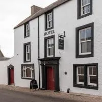 The Black Bull Hotel، فندق في دَنز