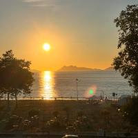2 Habitaciones con vistas y 2 Terrazas en Primera Linea Playa Samil, hotel em Vigo