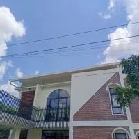 BRICK HOUSE - Unique & Central、Selaparangのホテル