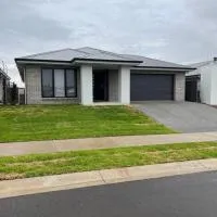 Family size new home!、LochinvarにあるMaitland Airport - MTLの周辺ホテル