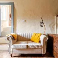 Antica Roccia a Calascio con idromassaggio, hotel em Calascio