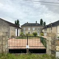Cottage B&B Chateau Saintonge, hotel a Le Chevain
