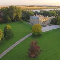 Saltmarshe Hall, hotel in Saltmarshe