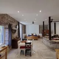 Gites du Longevent Appartement du Moulin Pérouges, hotel u gradu Meksimje
