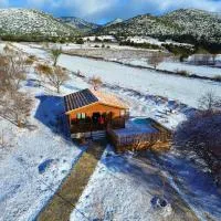 Aldea Los Odres - Cabañas de Madera de 1ª con Piscina Privada y BBQ en la puerta, hotel em Moratalla