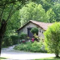 Camping Moulin De Chaules, hotel i Saint-Constant